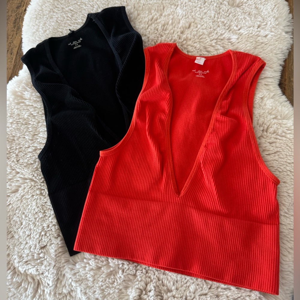 TWO Out from Under Urban Outfitters Ribbed Deep V Plunge Crop Tops Black & Red M